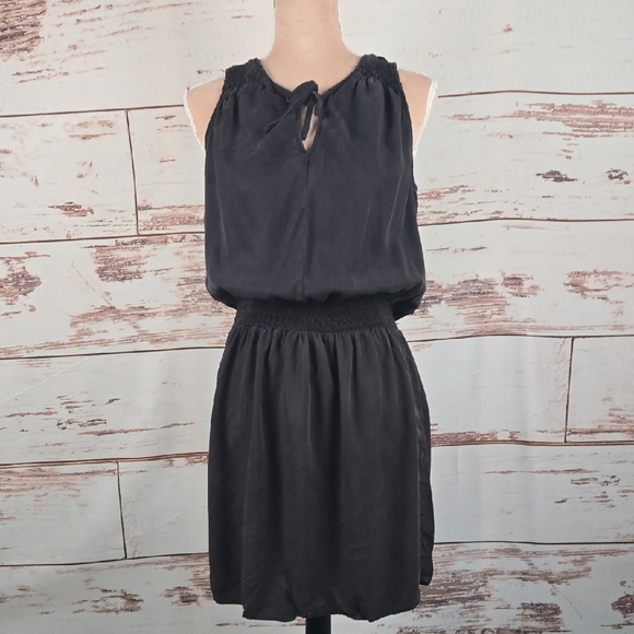 Evereve Black Sleeveless Dress Smocking Size Small - FLAW - Picture 1 of 9